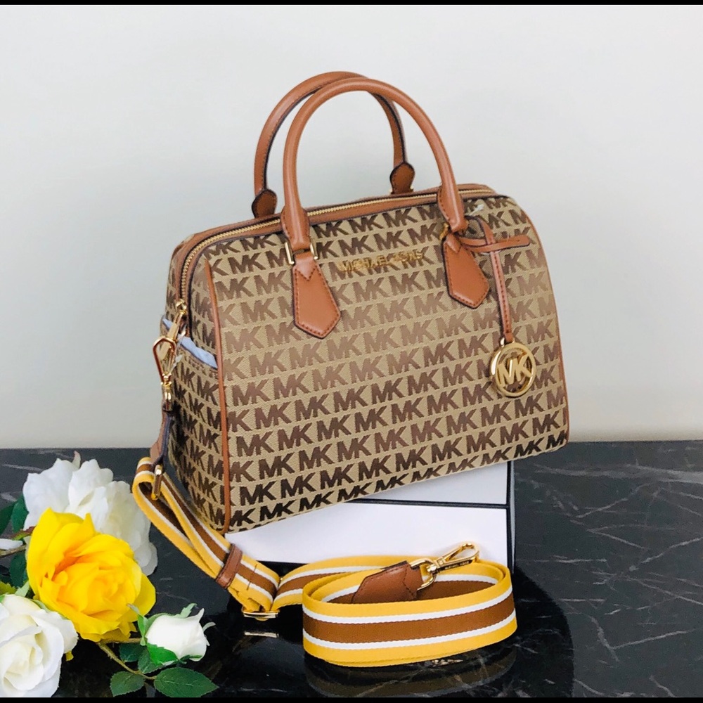 ❌SOLD Michael Kors Bedford duffle satchel - Picture 2 of 9